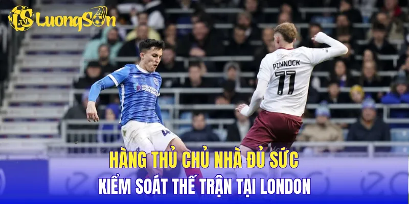 Hàng thủ chủ nhà đủ sức kiểm soát thế trận tại London